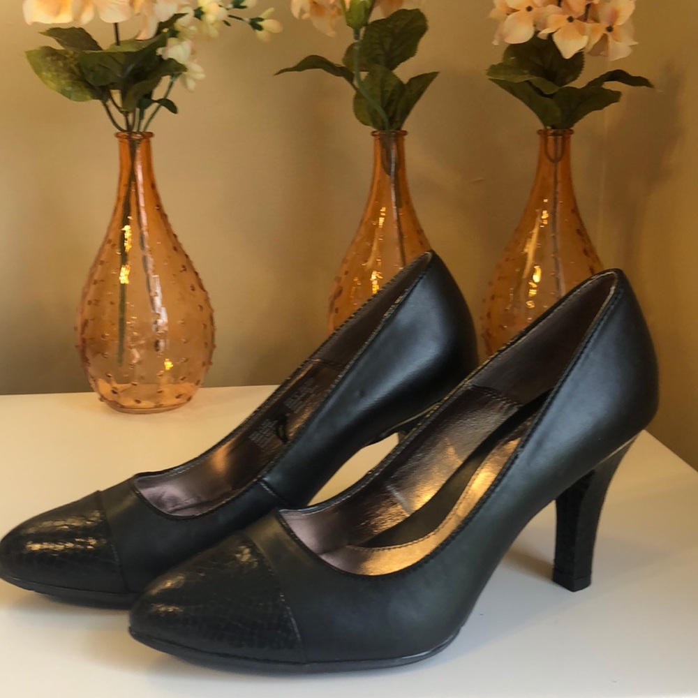 SOLESENSEABILITY 3.5” heels. Black. Size 7.5M Nice